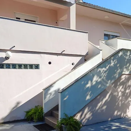 Apartman Lovely In With Wifi Zaton